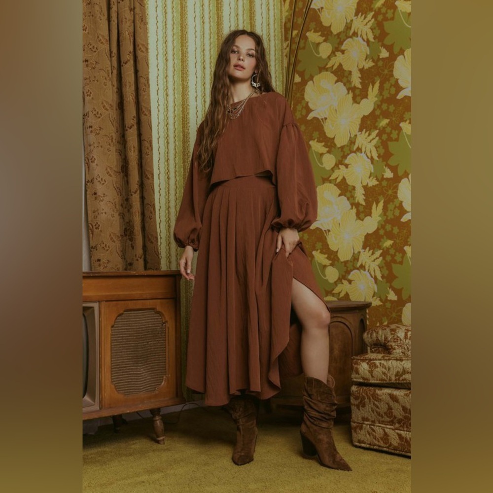 685. Solid Balloon Sleeve Top and Skirt Set in Brown